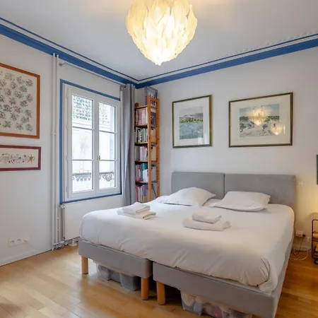Elegant 2 Bd With Ac Golden Triangle Location * Paris