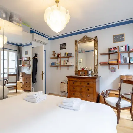 Elegant 2 Bd With Ac Golden Triangle Location Apartment