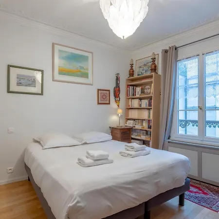 Apartment Elegant 2 Bd With Ac Golden Triangle Location *