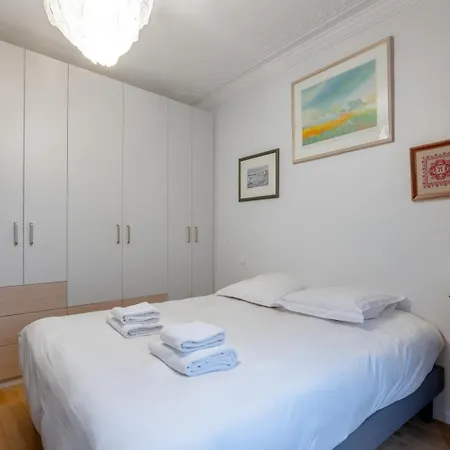 Apartment Elegant 2 Bd With Ac Golden Triangle Location Paris